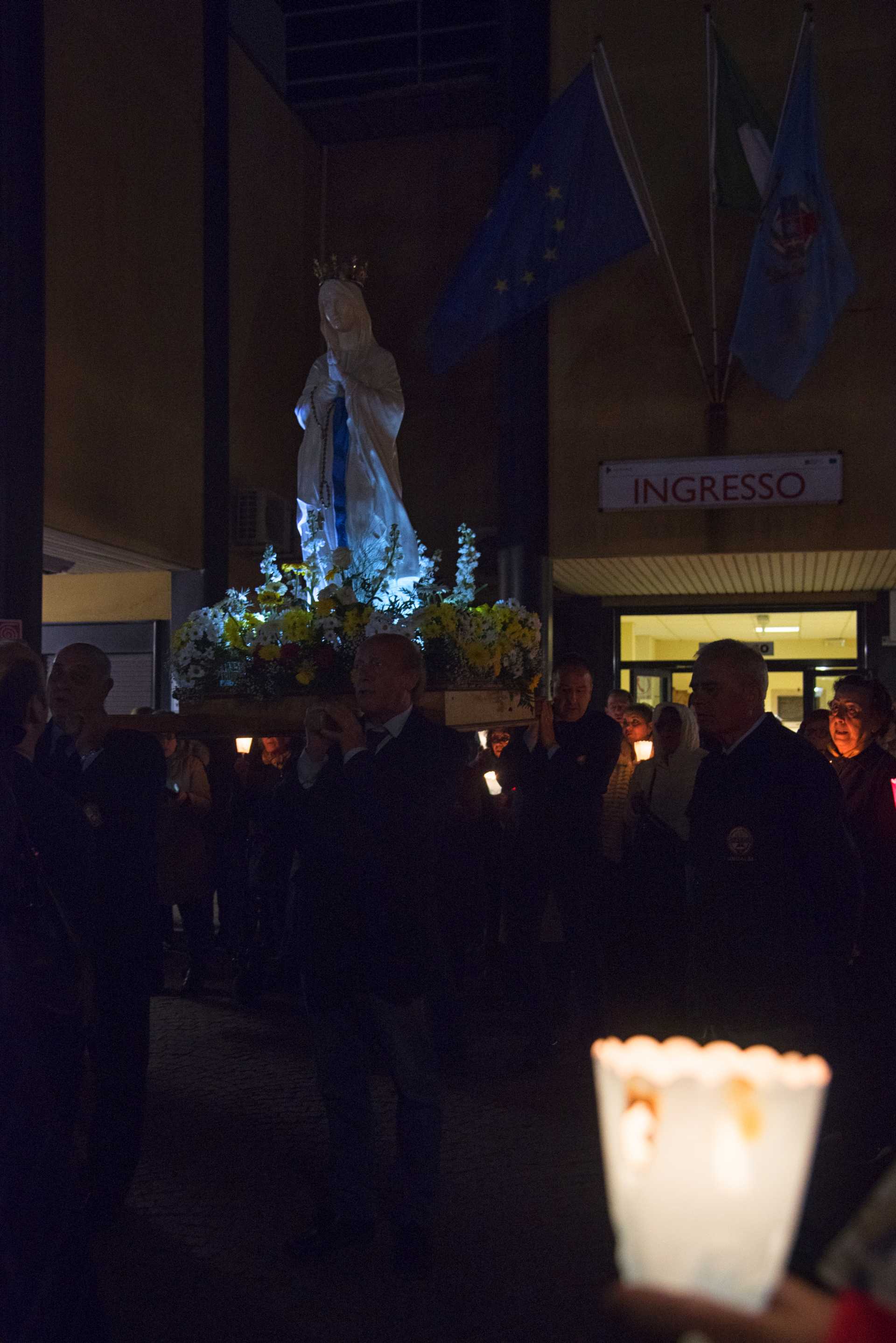 Processione della Madonna pellegrina di Lourdes nell''ospedale G.B. Grassi